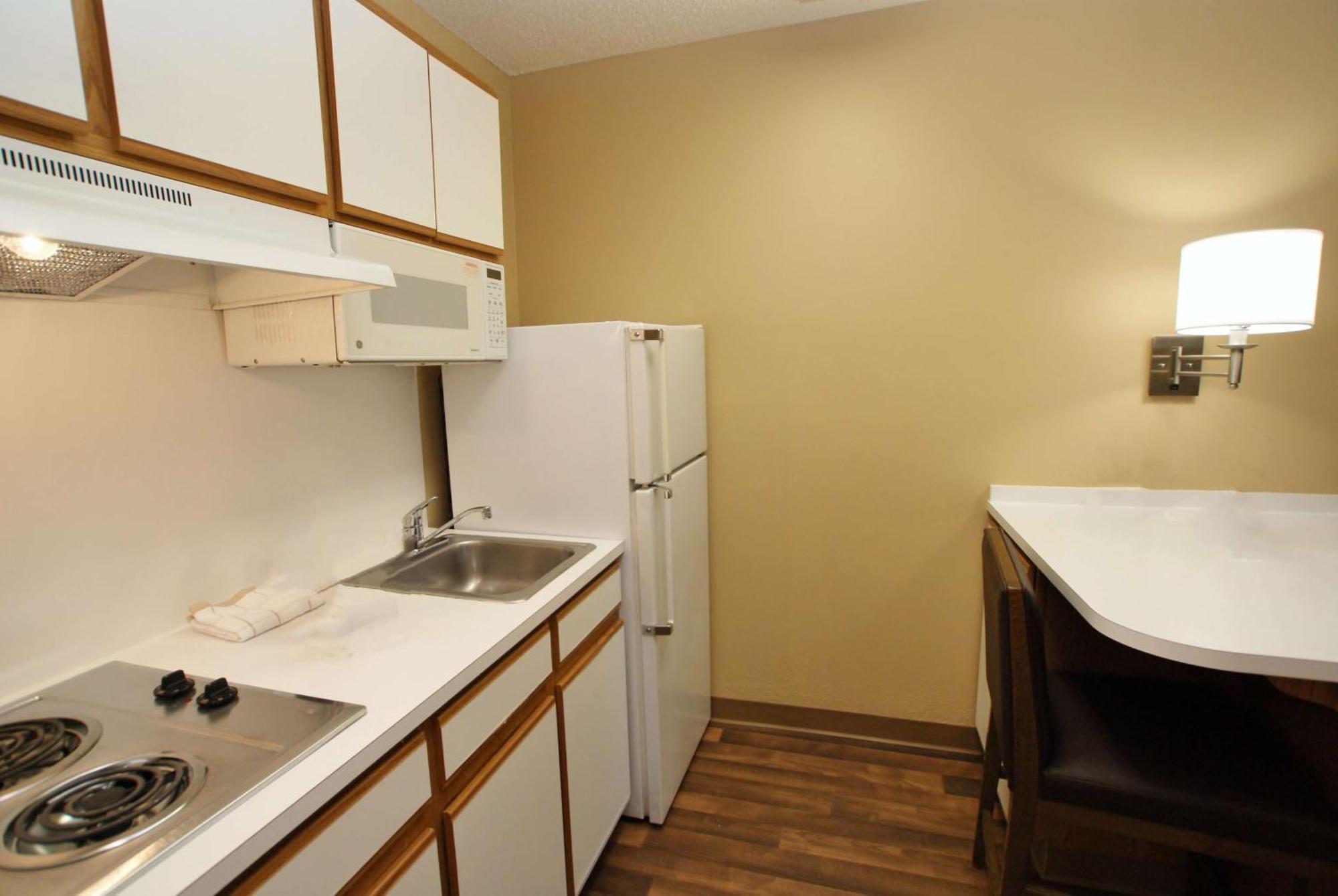 Extended Stay America Select Suites - Durham - University - Ivy Creek Blvd Экстерьер фото