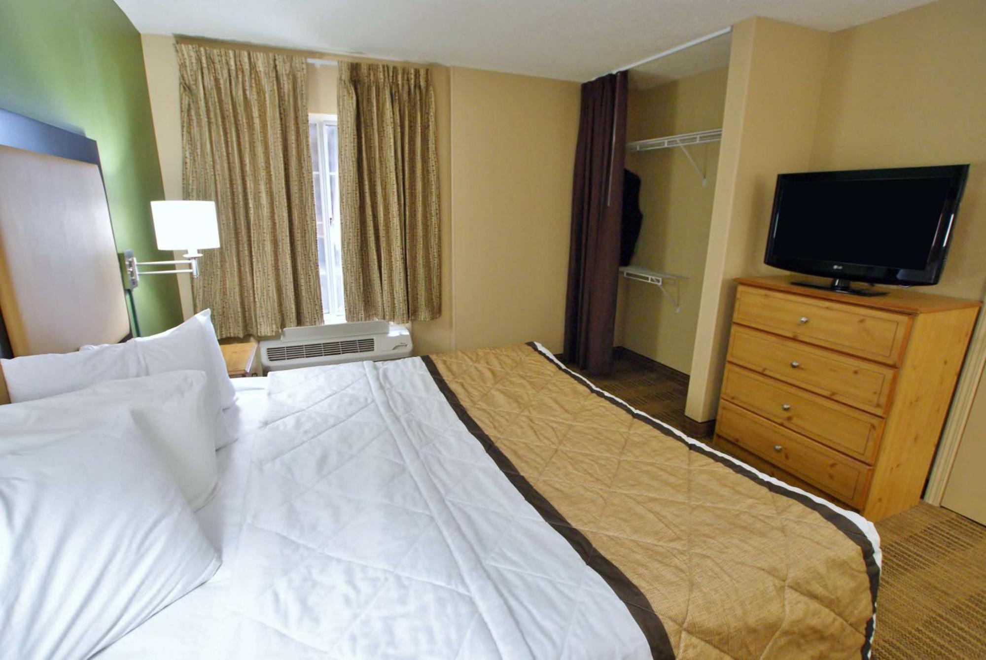 Extended Stay America Select Suites - Durham - University - Ivy Creek Blvd Экстерьер фото