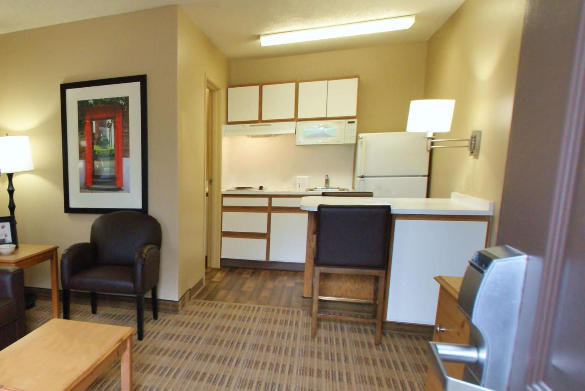 Extended Stay America Select Suites - Durham - University - Ivy Creek Blvd Экстерьер фото