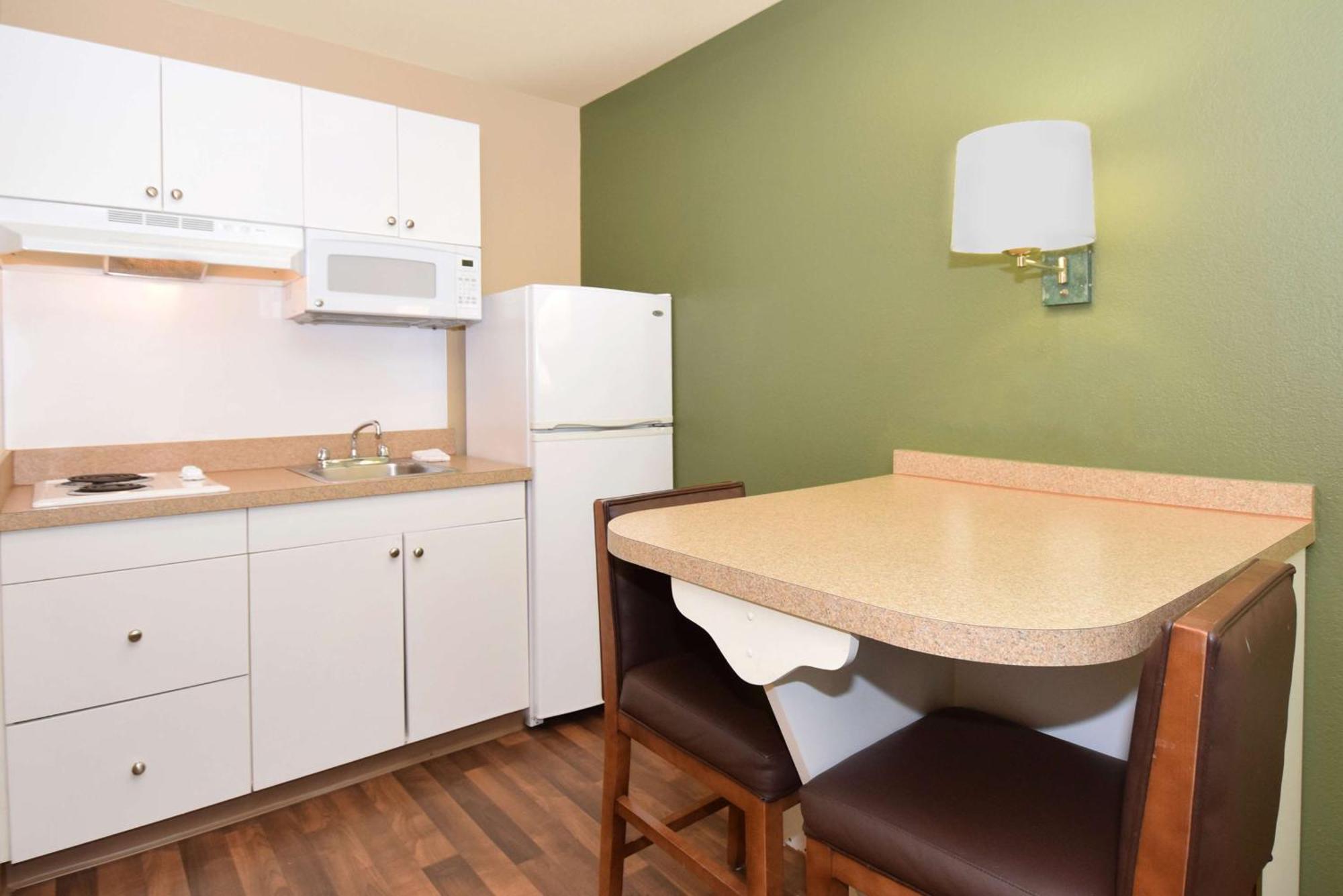 Extended Stay America Select Suites - Durham - University - Ivy Creek Blvd Экстерьер фото
