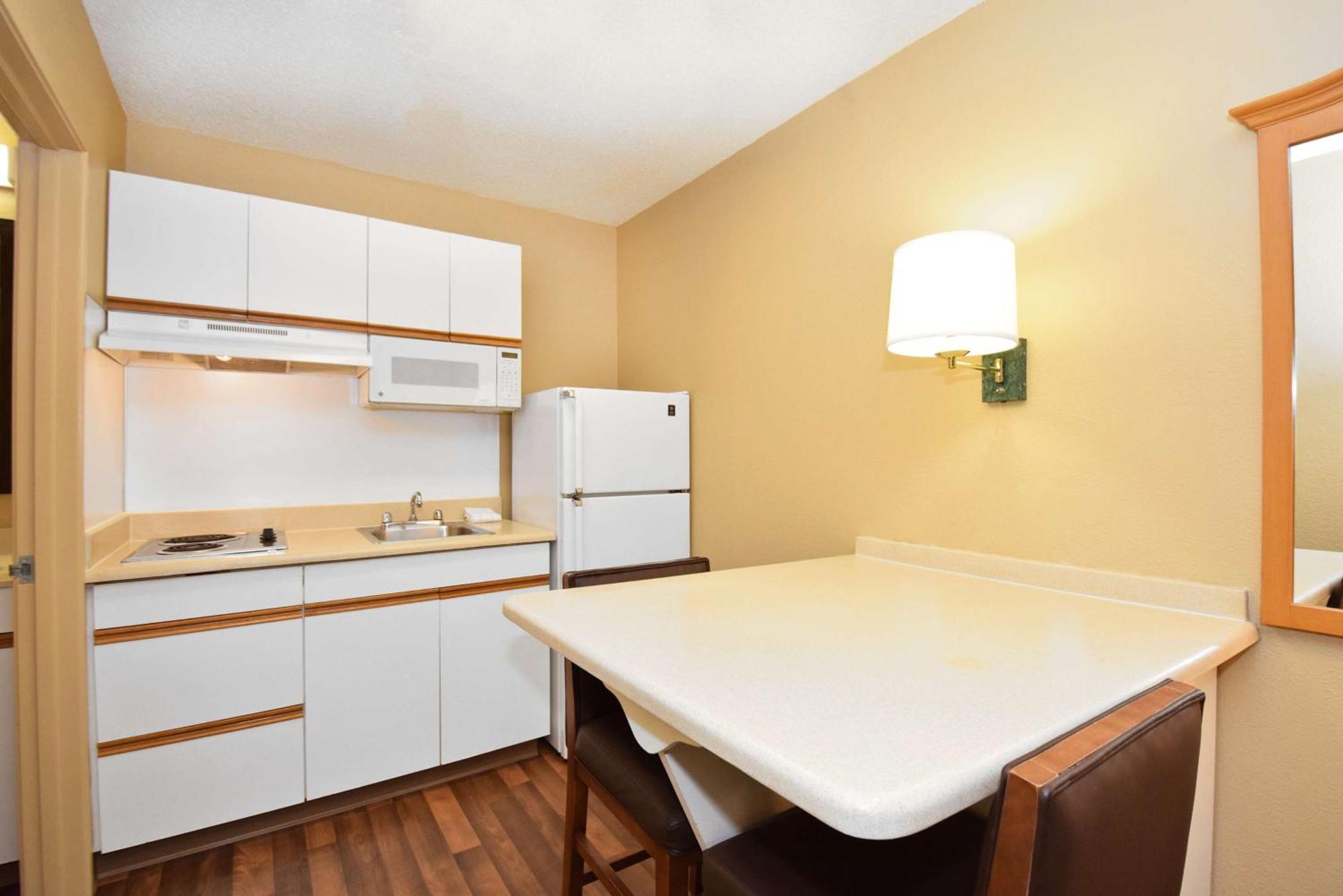 Extended Stay America Select Suites - Durham - University - Ivy Creek Blvd Экстерьер фото