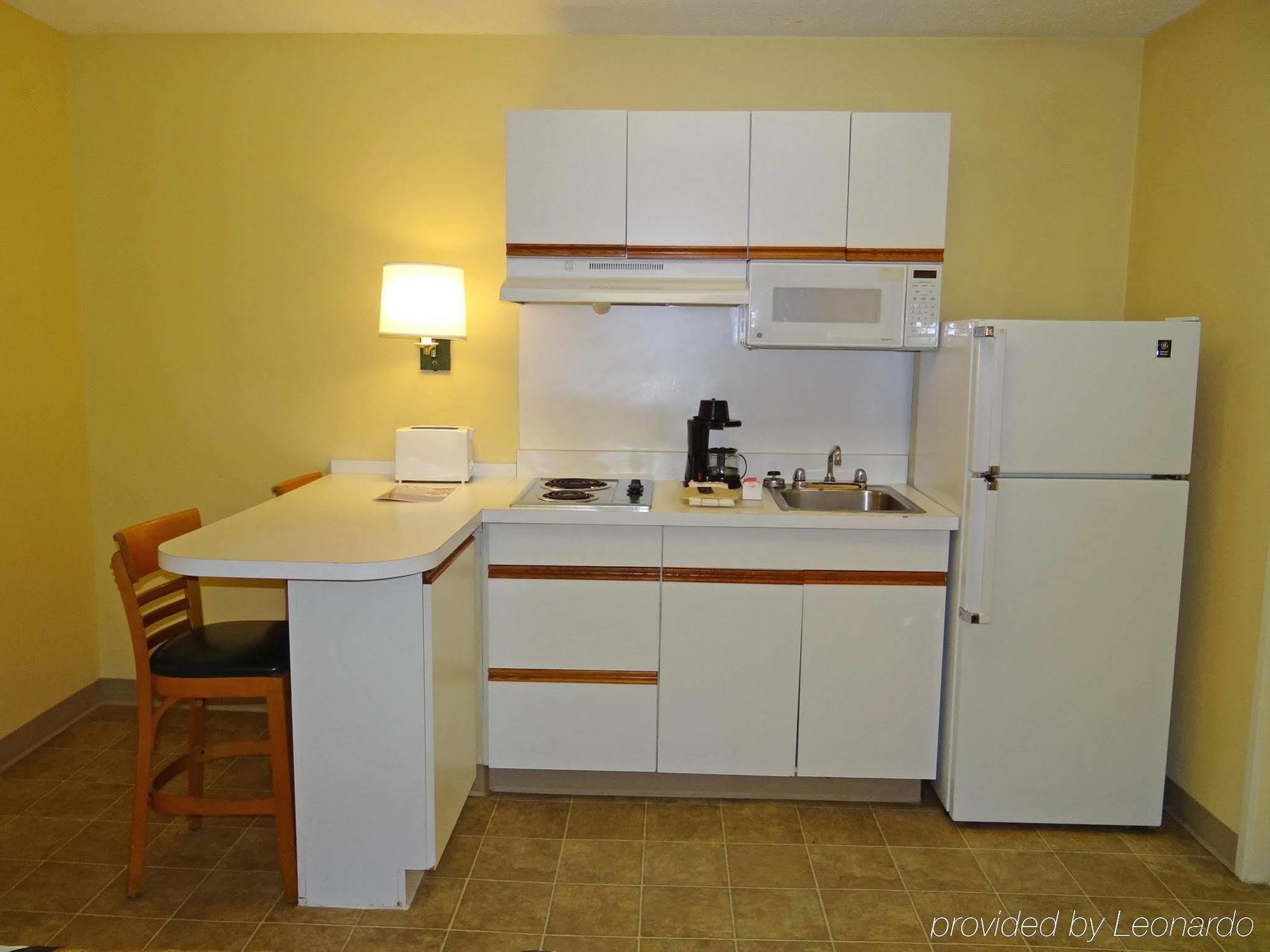 Extended Stay America Select Suites - Durham - University - Ivy Creek Blvd Экстерьер фото